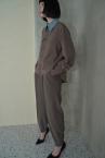 FRONT PLEATS CURVED PANTS [BROWN]