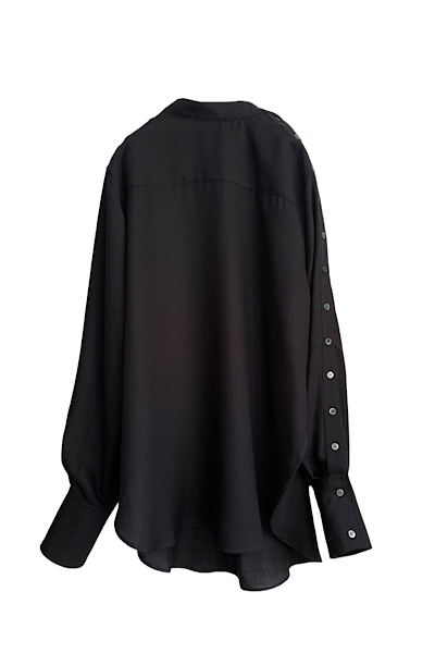 MOCK NECK BUTTON SLEEVE SHIRT [BLACK]