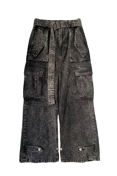 BELTED ACID WASH CARGO JEANS[BLACK]