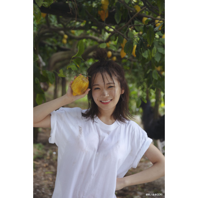 乃木坂46 Mobile オフィシャル通販 商品詳細 乃木坂46 秋元真夏2nd写真集 しあわせにしたい